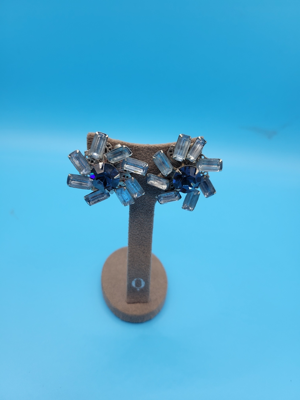 Vintage Unbranded Light and dark blue Clip on Cluster earrings